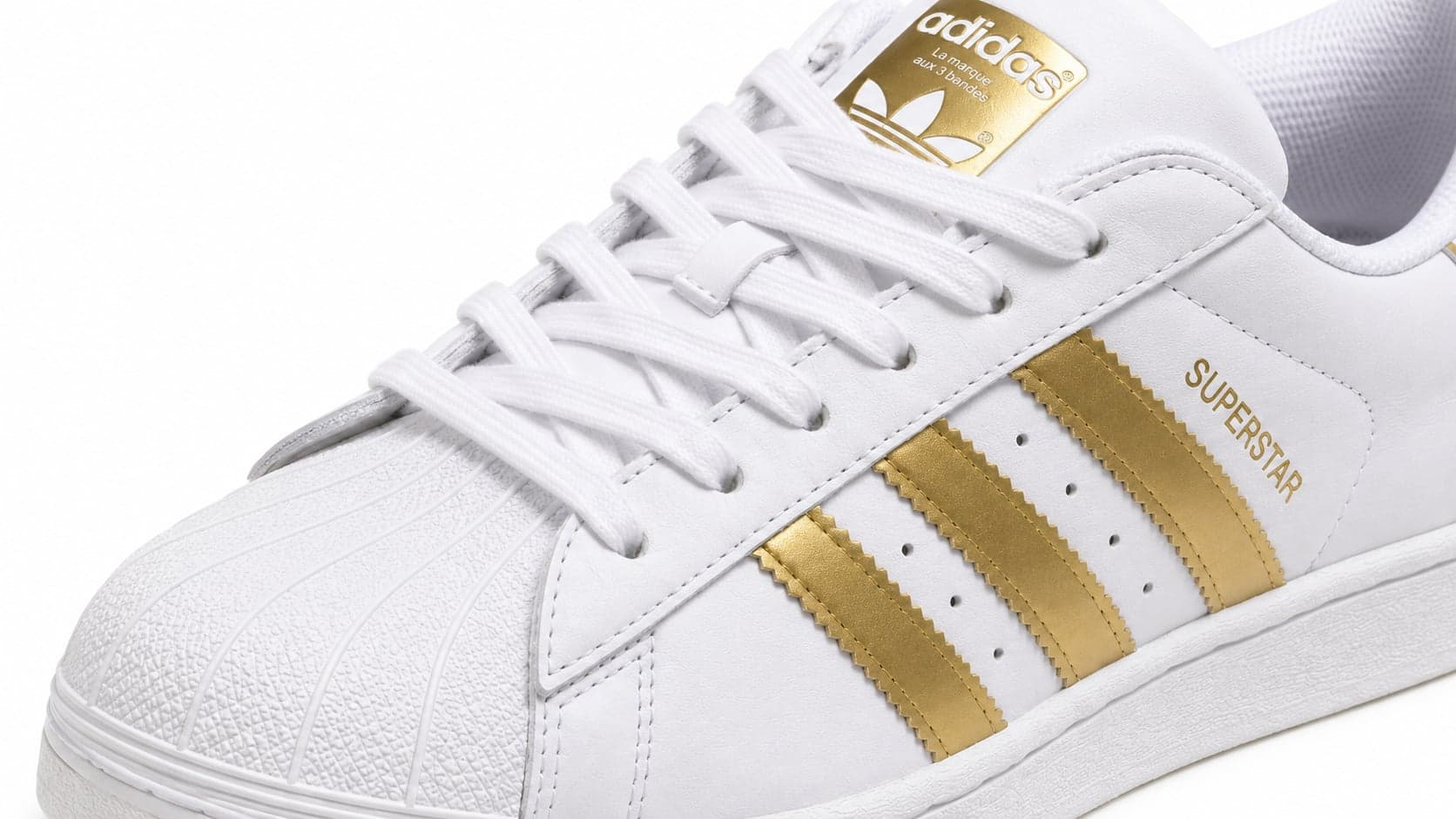 Campaña Adidas 3 — concepto de campaña generado con IA, no oficial