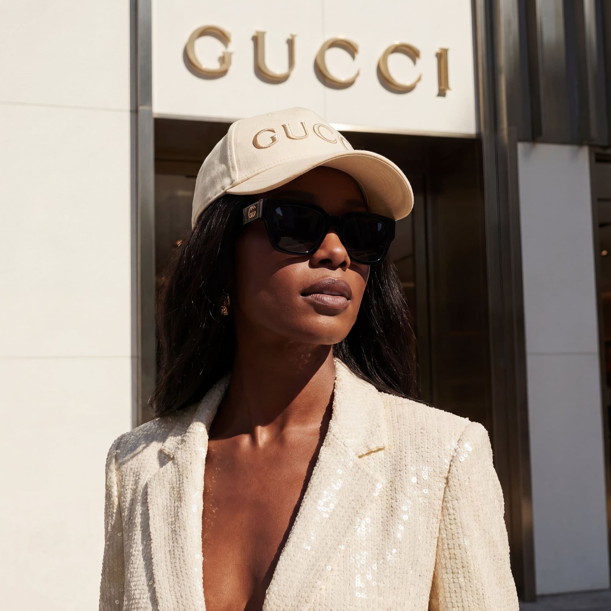 Retrato Gucci — concepto de campaña generado con IA, no oficial